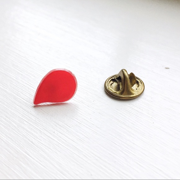 💚10/$10💚GUC Blood Drop Brooch Badge - Picture 4 of 5